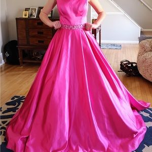 Sherri Hill Size 4 Prom or pageant dress. Smoke free home. No alterations!